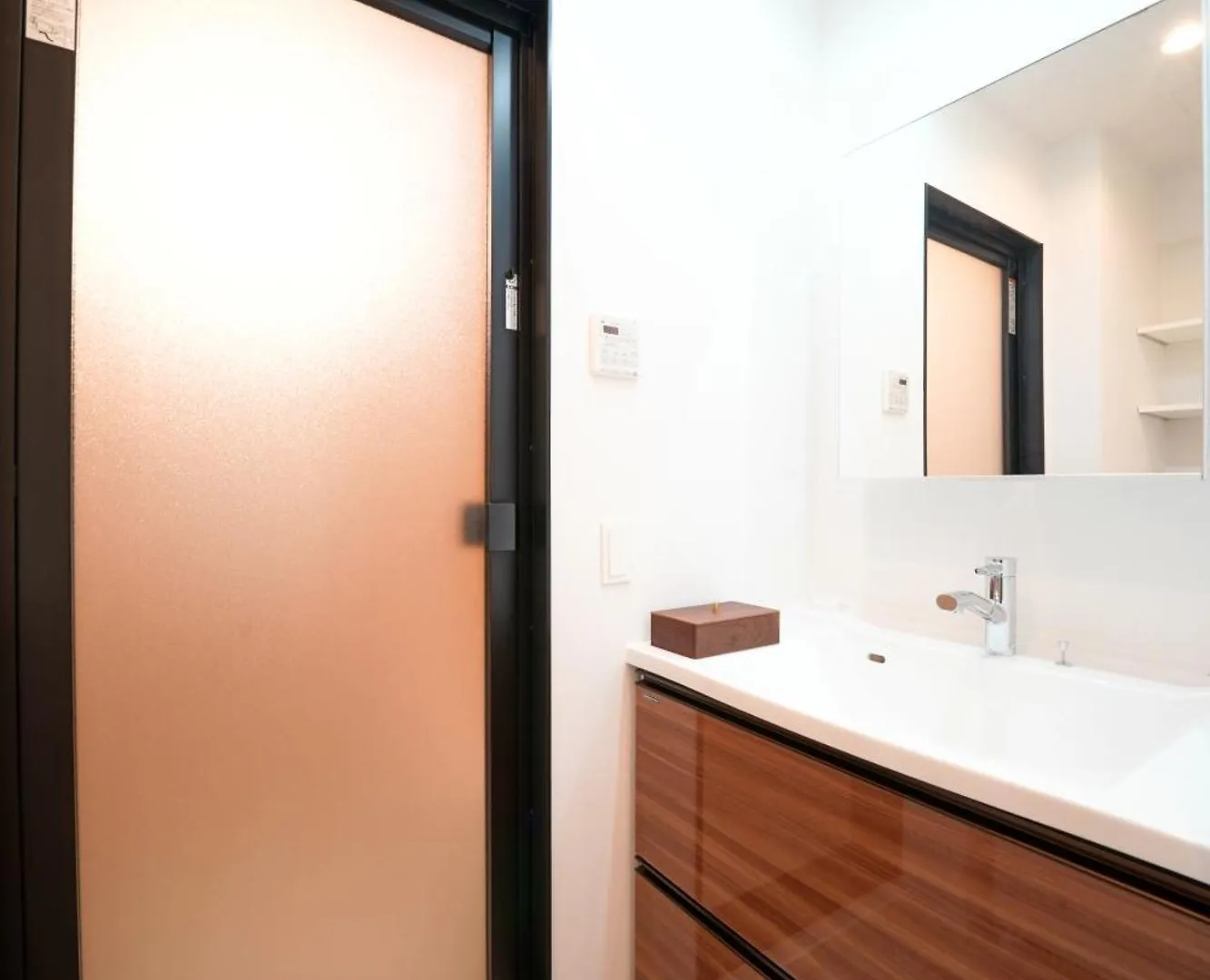 上質な時間を過ごせるtheeight日本の一流家具で最高のおもてなし Apartment Sapporo Japan
