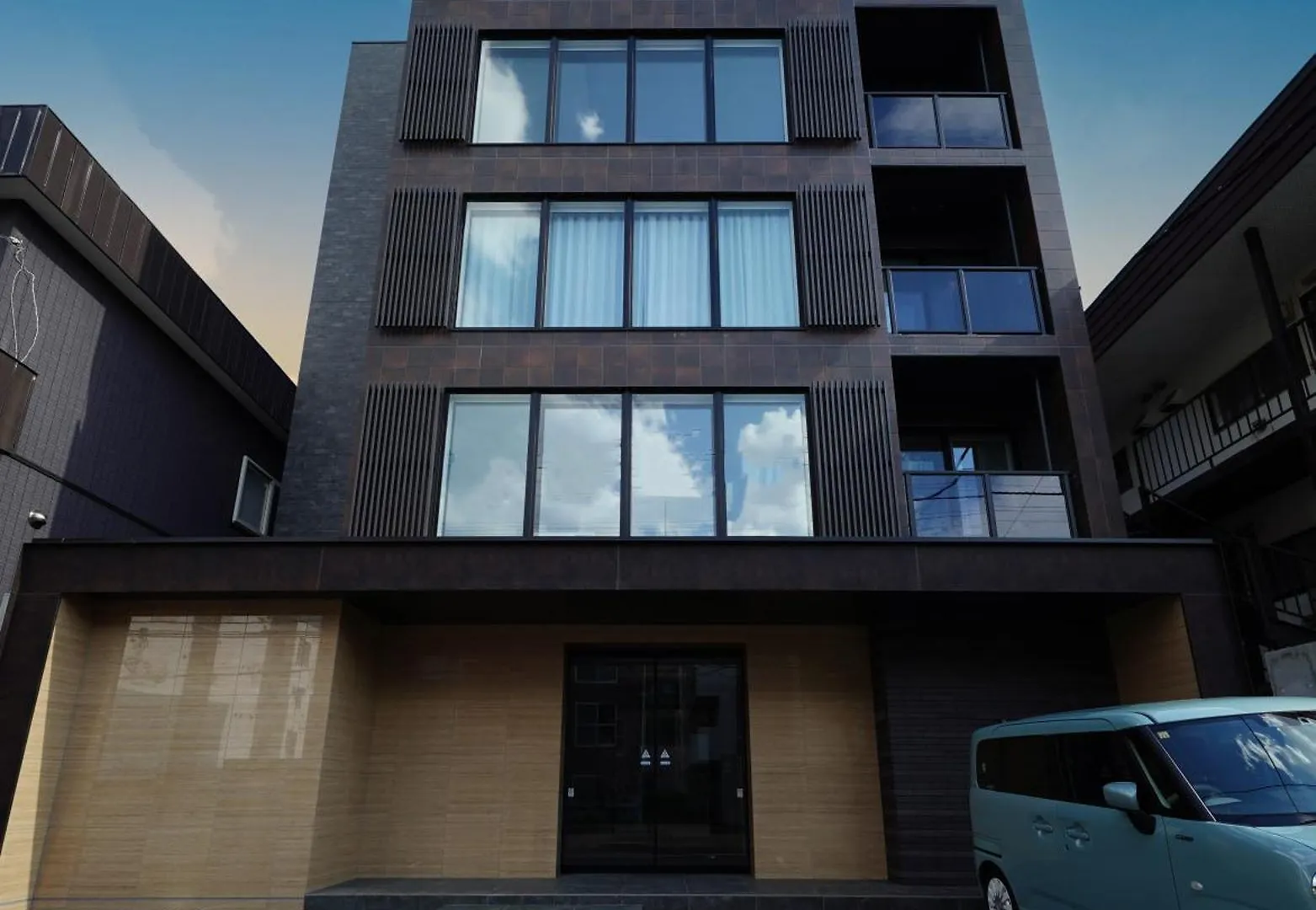 上質な時間を過ごせるtheeight日本の一流家具で最高のおもてなし Apartment Sapporo